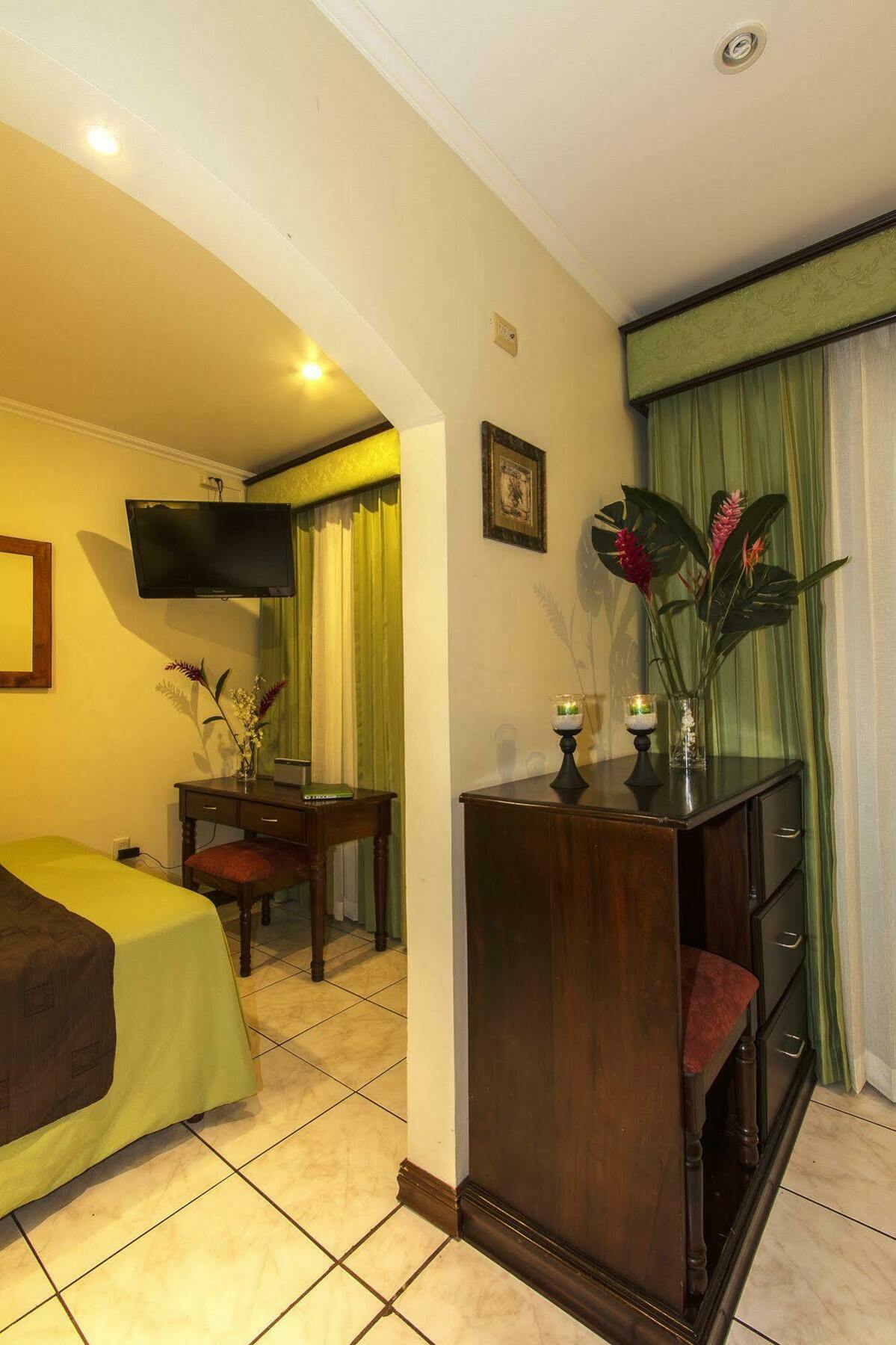 Hotel Iguana Verde Orotina Esterno foto