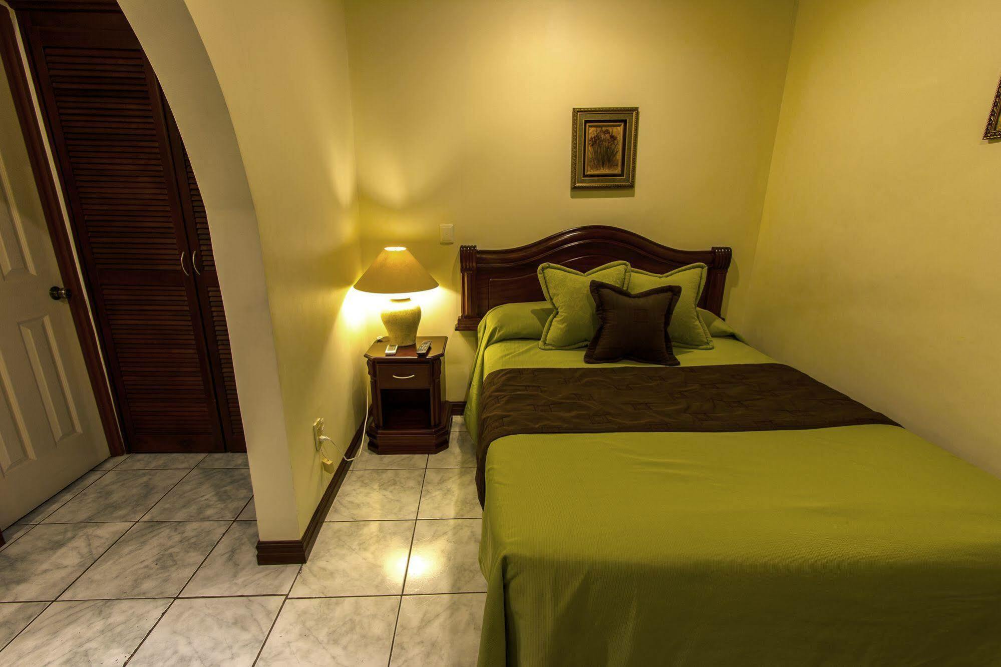 Hotel Iguana Verde Orotina Esterno foto
