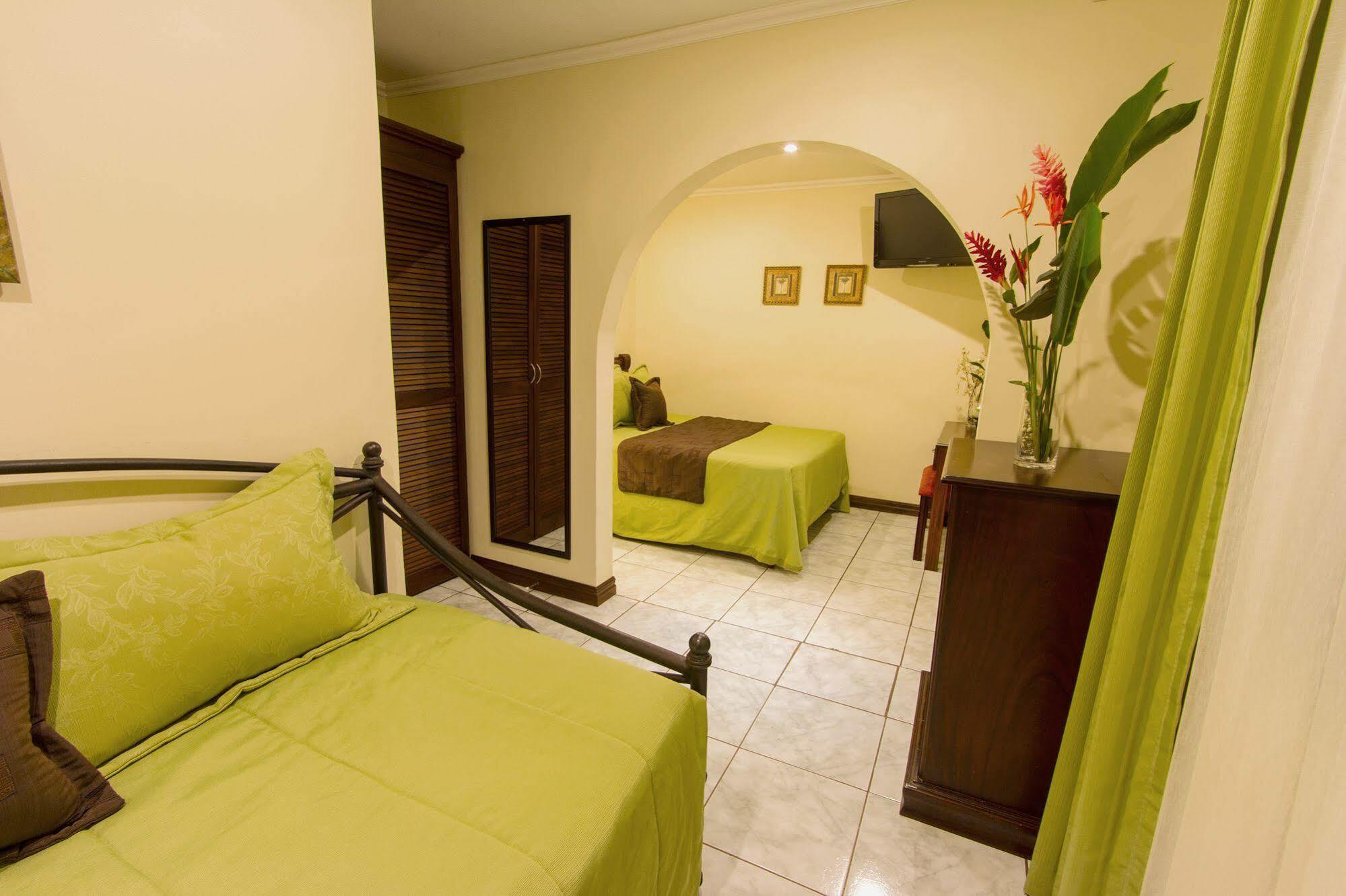 Hotel Iguana Verde Orotina Esterno foto