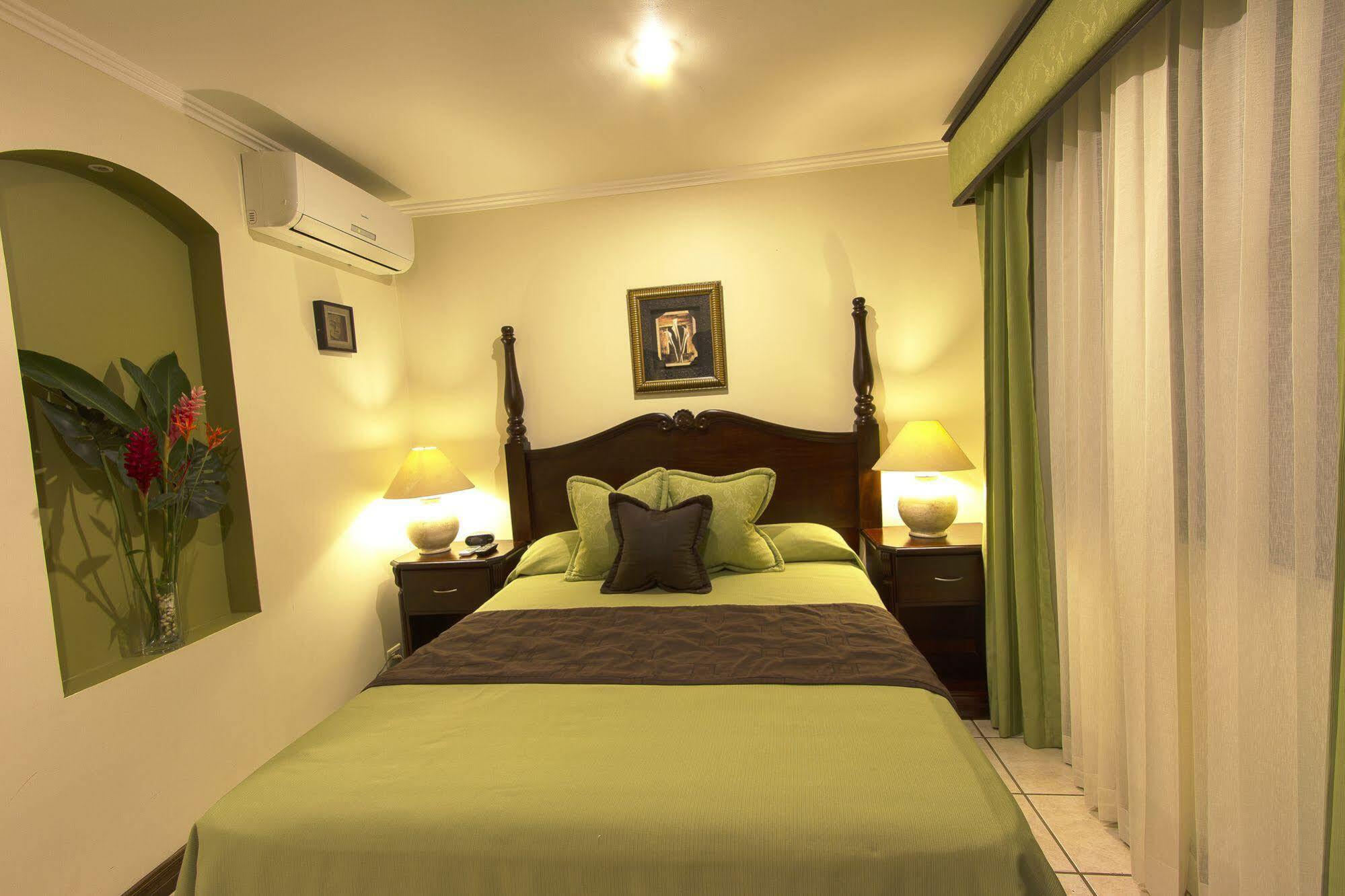 Hotel Iguana Verde Orotina Esterno foto